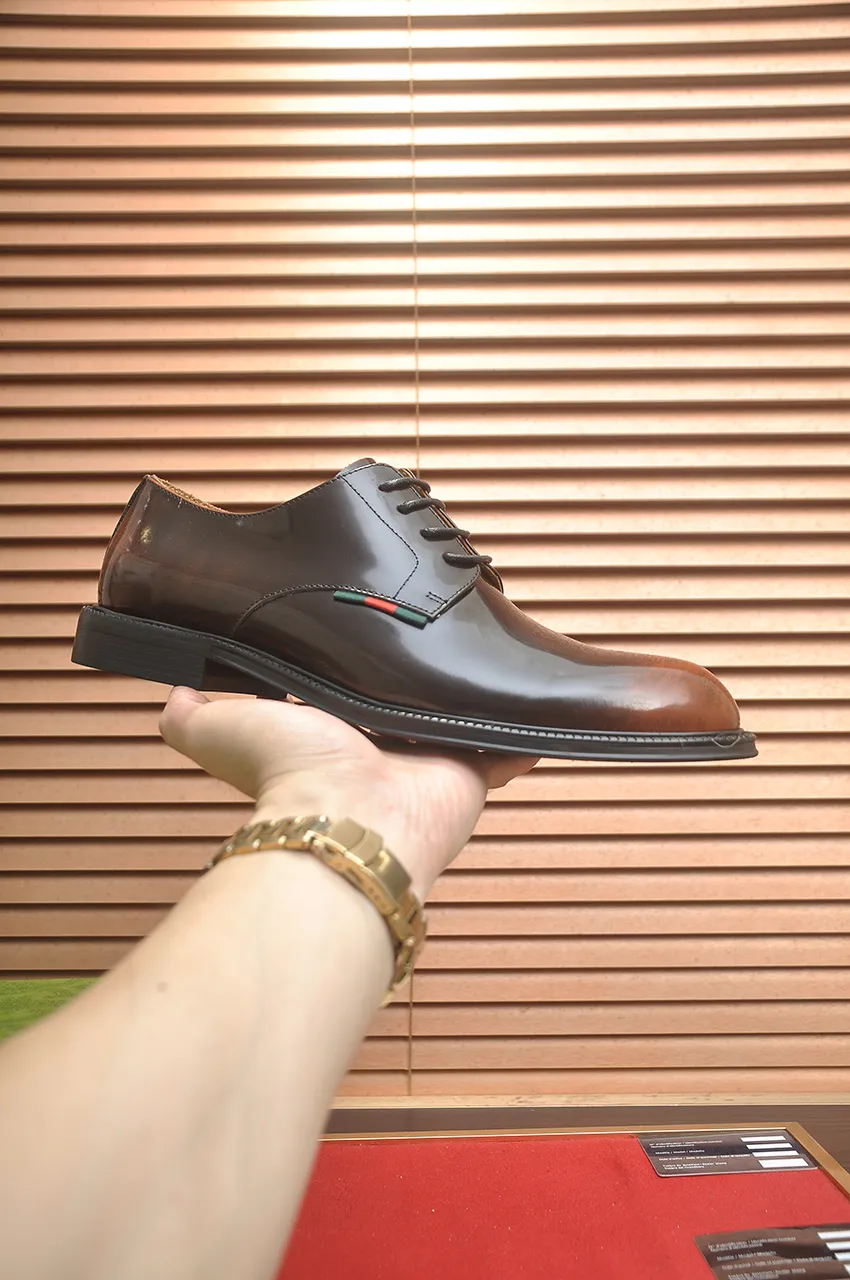 Men's shoes💰500💶Italy's top luxury men's shoe giant (GUCCI) (Gucci) (full cowhide lining) new arrival🍃Original European style🔰 Pleasant to the eye😍In order to make the shoes more durable and non-deformable🌀The production continues to follow traditional methods but there is still no lack of innovation💪Choose original sheepskin for the leather♻️ Smooth and natural And extra bright ⭐Made of imported cowhide, the first choice of rich people 38-45 (45 customized)
